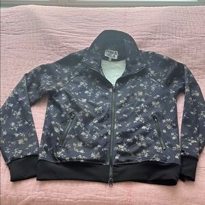Pam & Gela Women's Floral Jacket - dark navy
Size Small